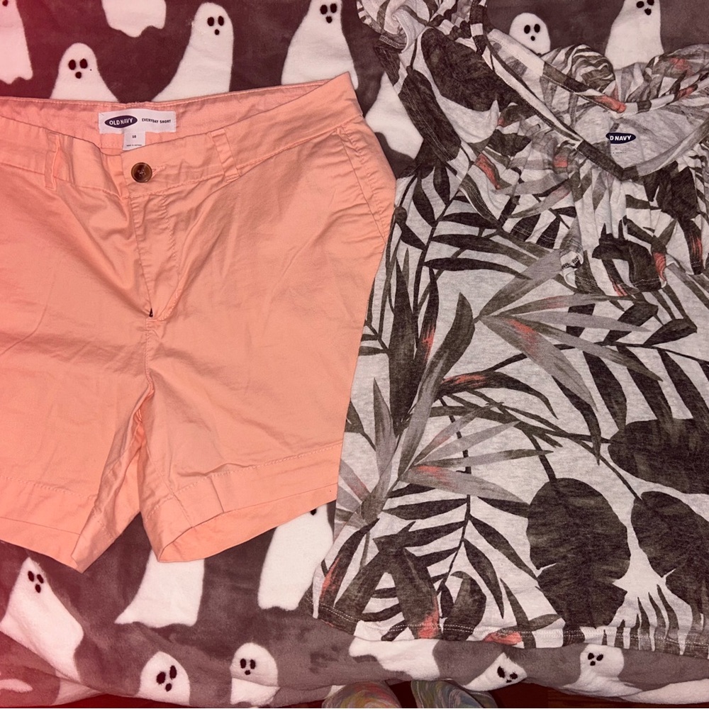 Old Navy Coral Women's Shorts size 10 with large matching Old Navy shirt